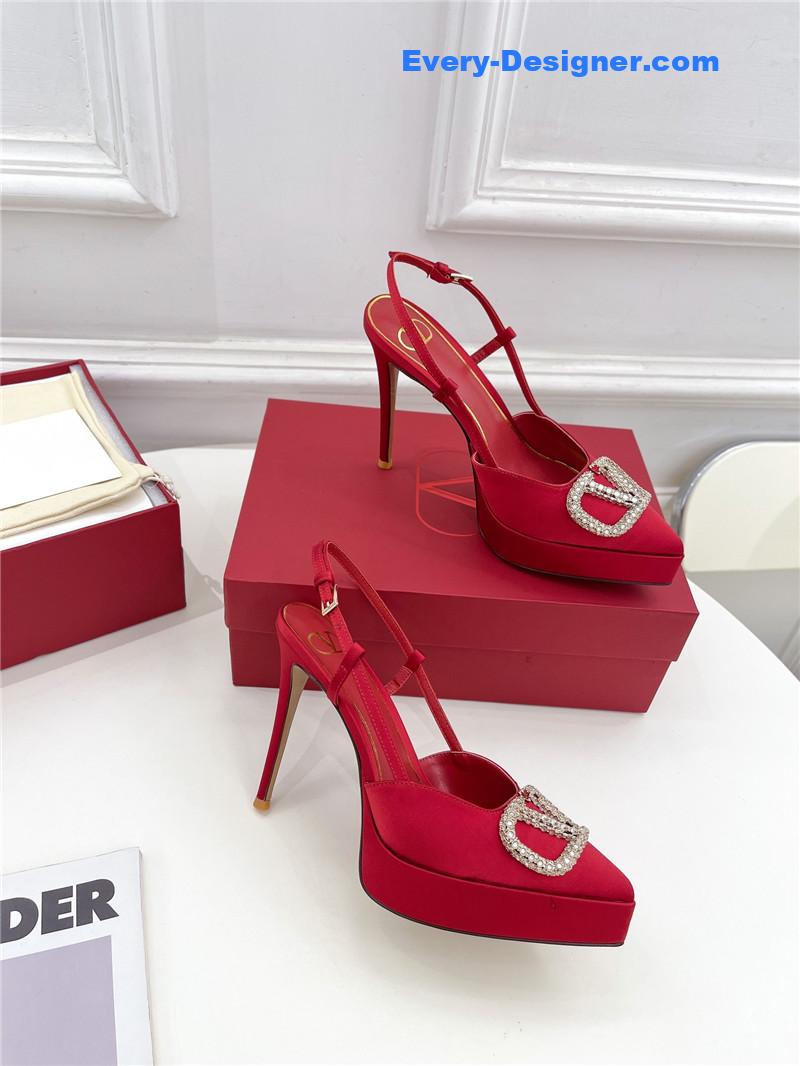 Va1e*ntin0 v buckle platform pumps