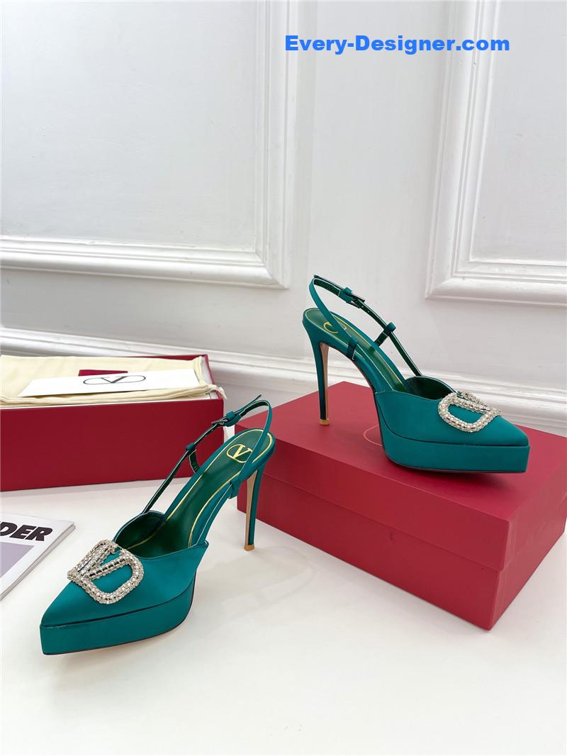 Va1e*ntin0 v buckle platform pumps