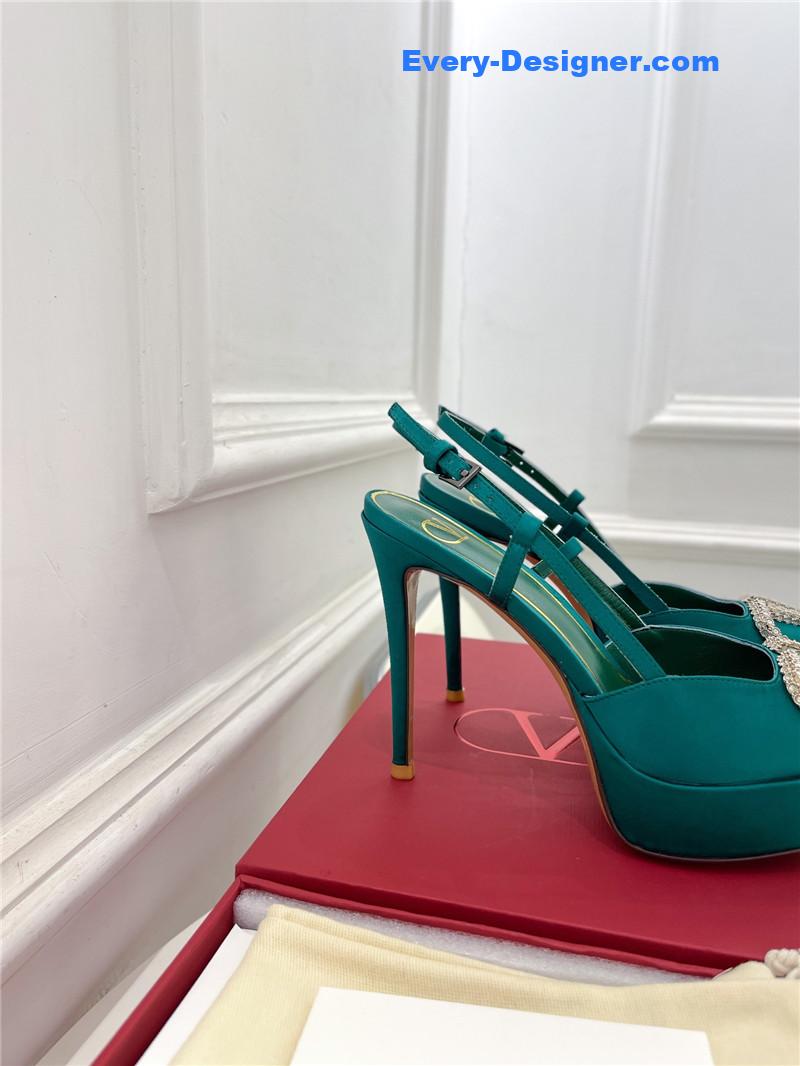 Va1e*ntin0 v buckle platform pumps