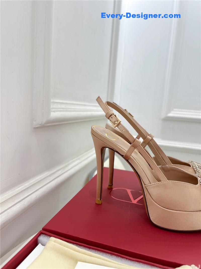 Va1e*ntin0 v buckle platform pumps