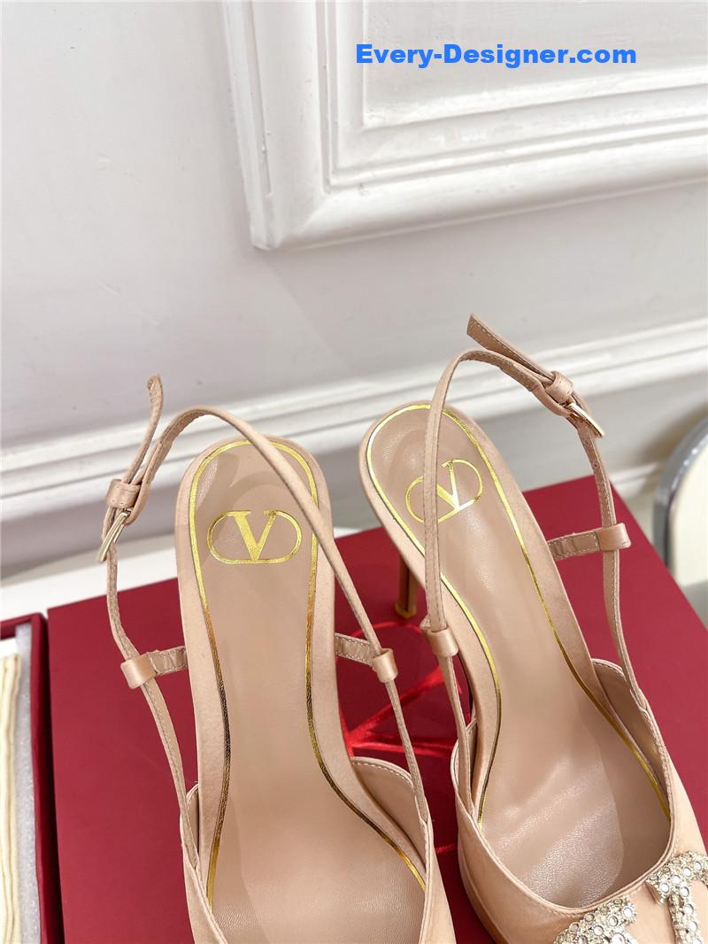 Va1e*ntin0 v buckle platform pumps