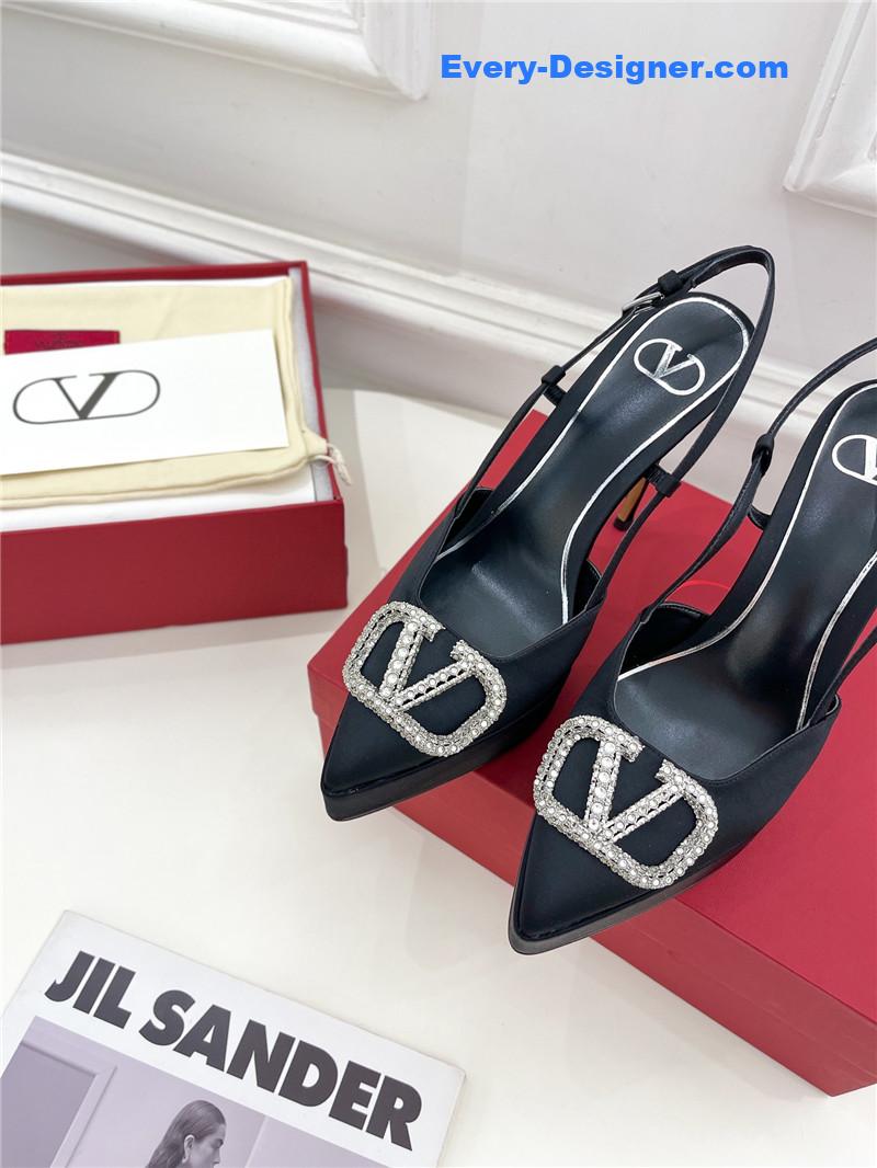 Va1e*ntin0 v buckle platform pumps