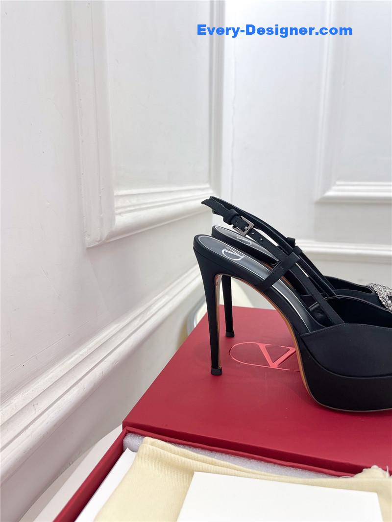 Va1e*ntin0 v buckle platform pumps