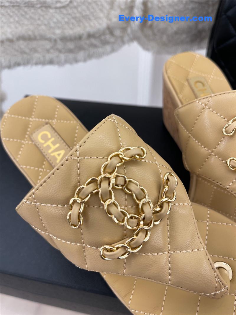 CC rhombus CC logo chain buckle slippers