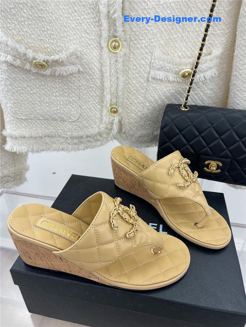 CC rhombus CC logo chain buckle slippers