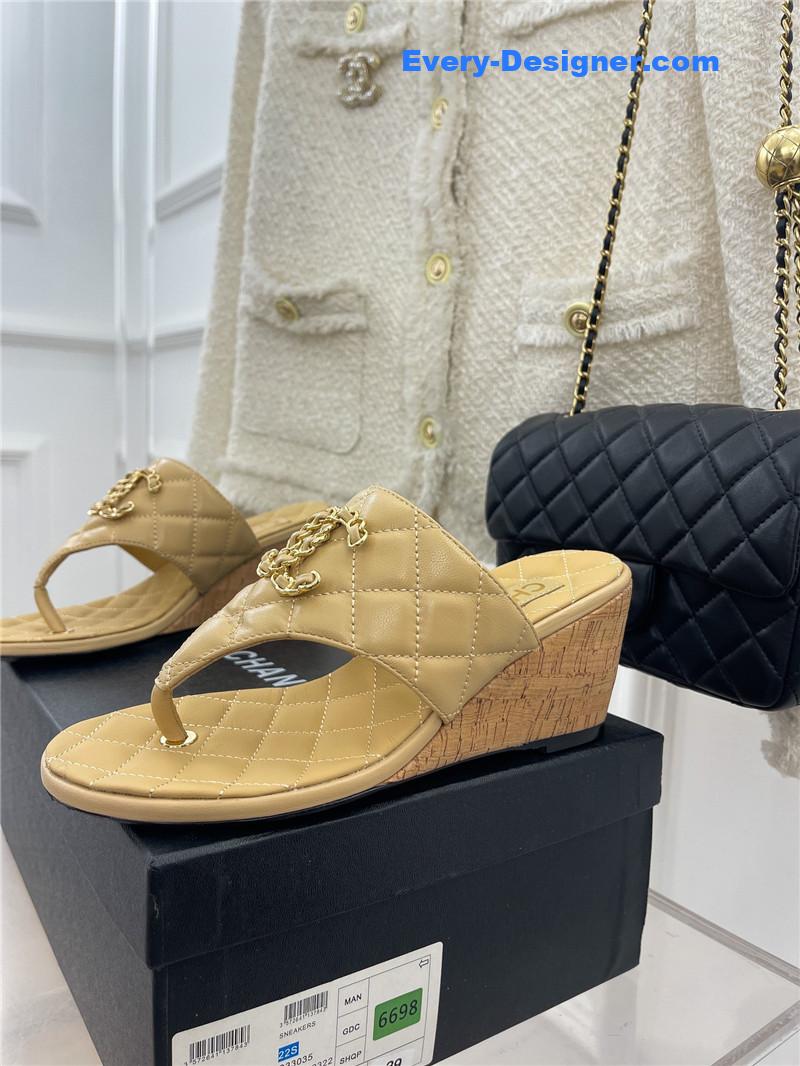 CC rhombus CC logo chain buckle slippers