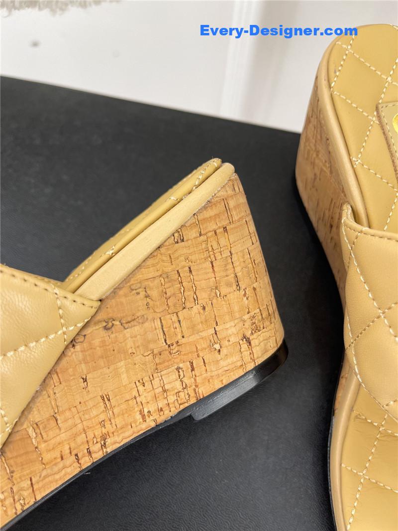 CC rhombus CC logo chain buckle slippers