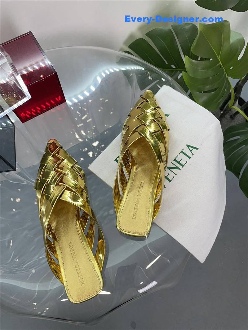 b0tt*ga Ven*ta square toe flat woven slides