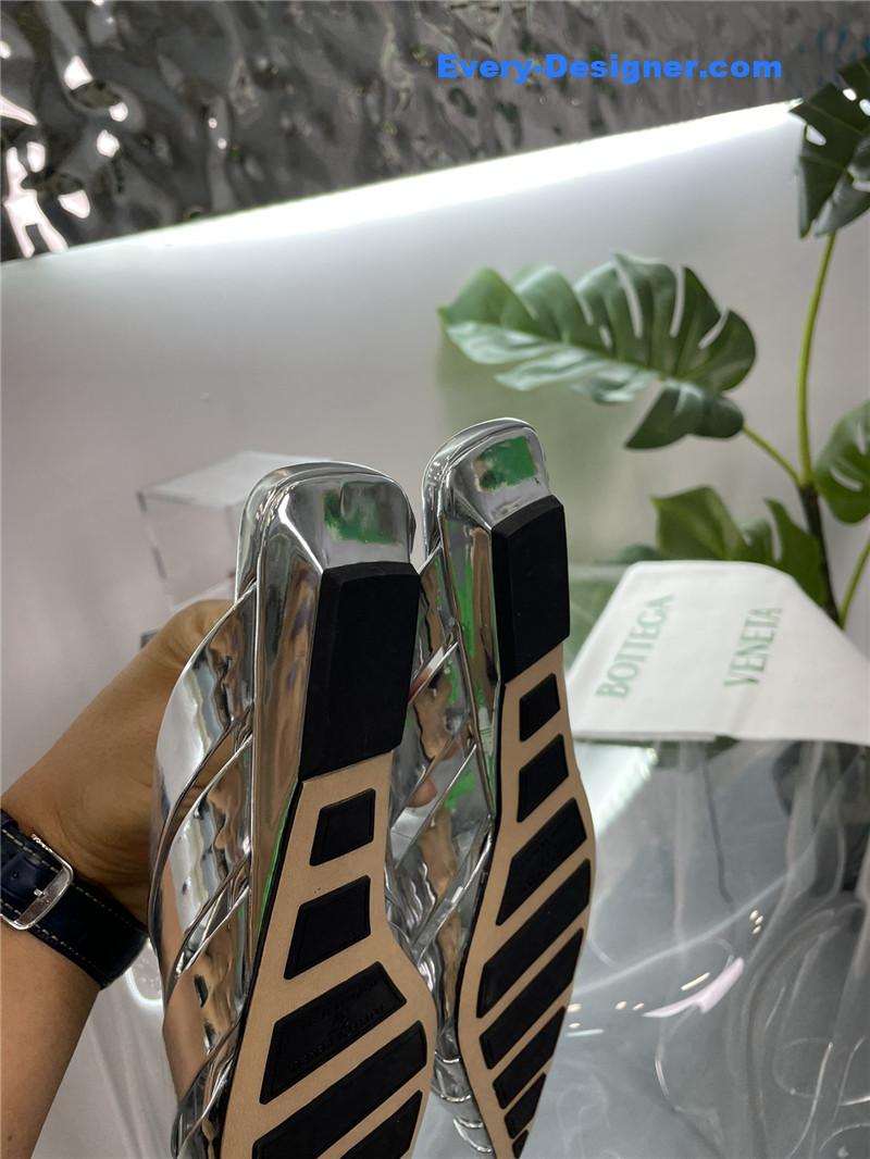 b0tt*ga Ven*ta square toe flat woven slides