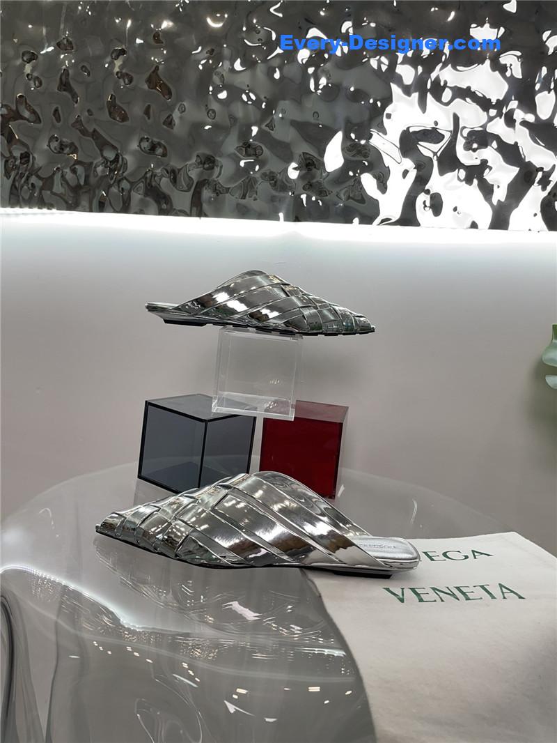 b0tt*ga Ven*ta square toe flat woven slides