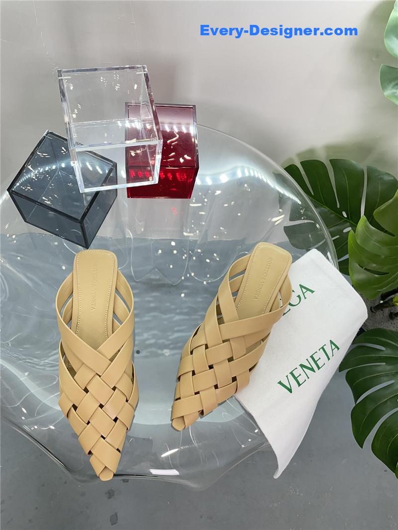 b0tt*ga Ven*ta square toe flat woven slides