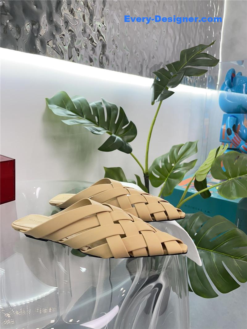 b0tt*ga Ven*ta square toe flat woven slides