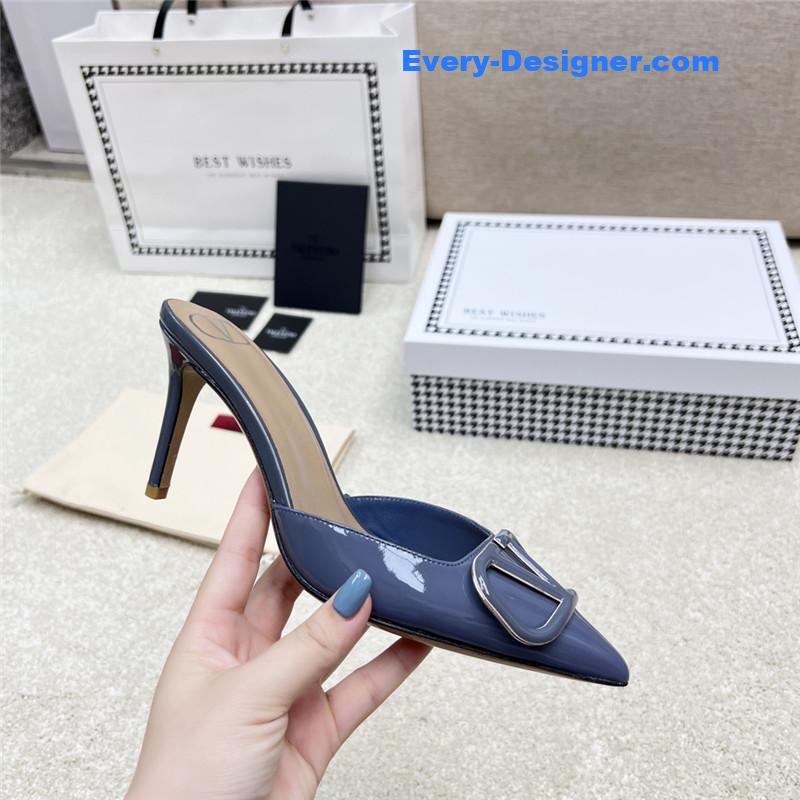 Va1e*ntin0 latest v logo buckle back air slippers