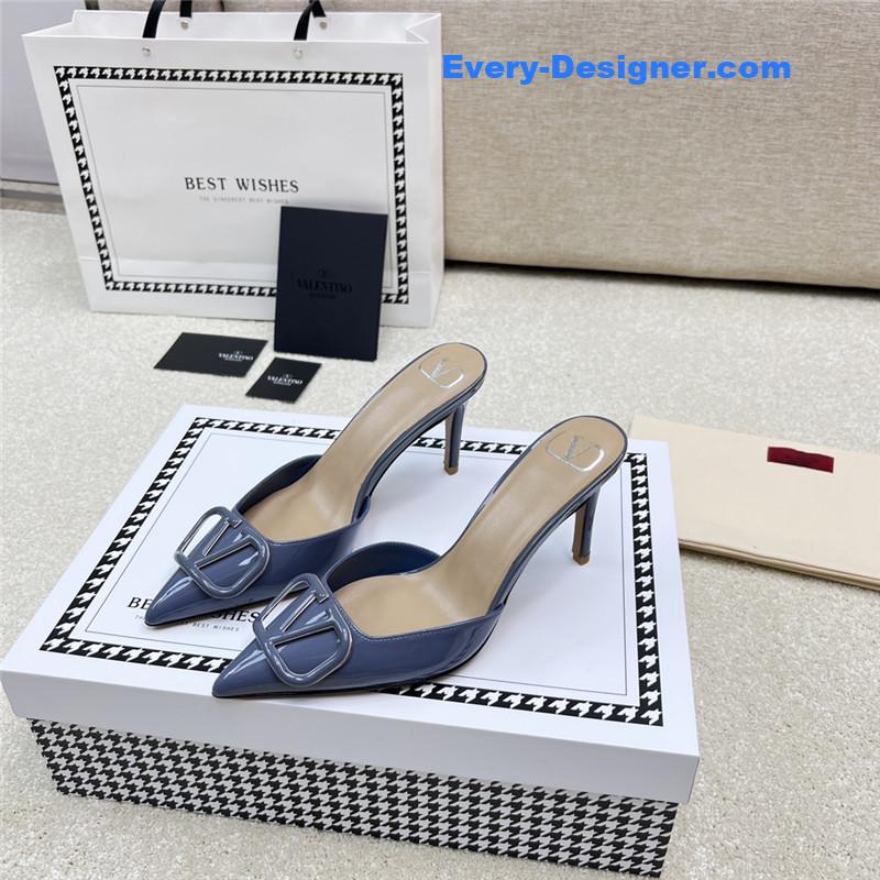 Va1e*ntin0 latest v logo buckle back air slippers