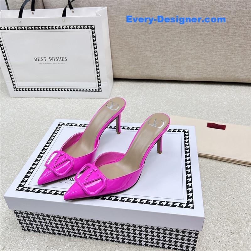 Va1e*ntin0 latest v logo buckle back air slippers