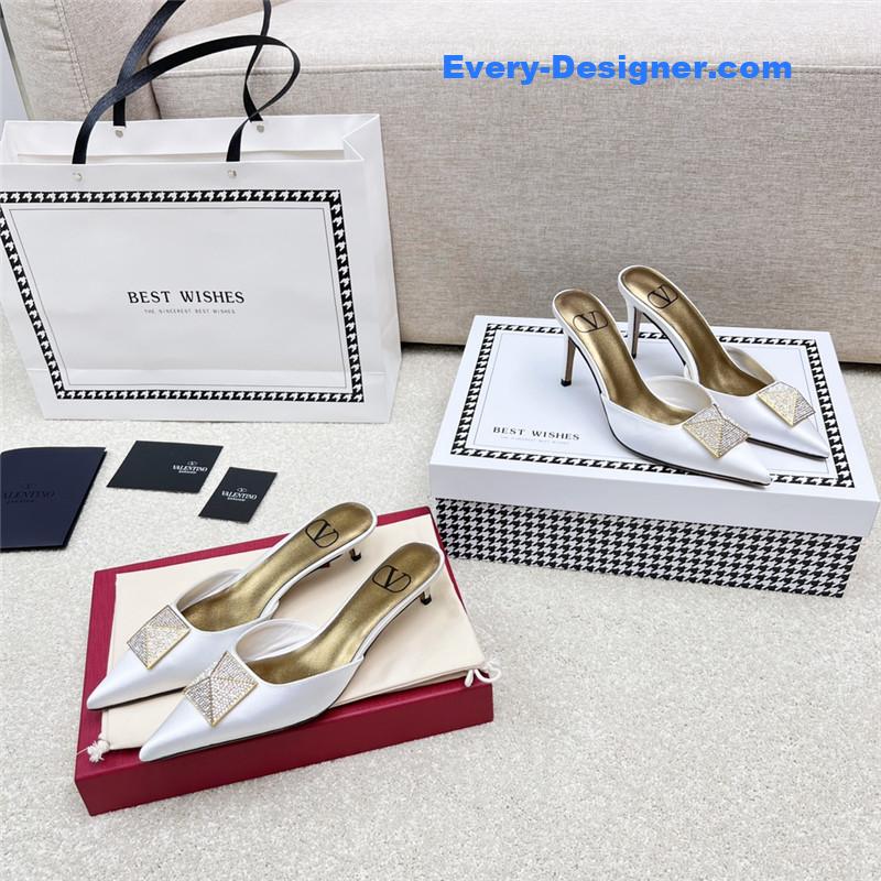 Va1e*ntin0 latest v logo buckle back air slippers