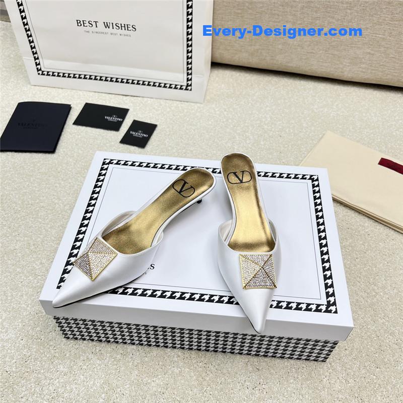 Va1e*ntin0 latest v logo buckle back air slippers