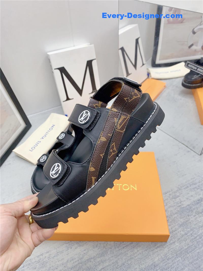 l0vis Vvtt0n lv archlight beach sandals