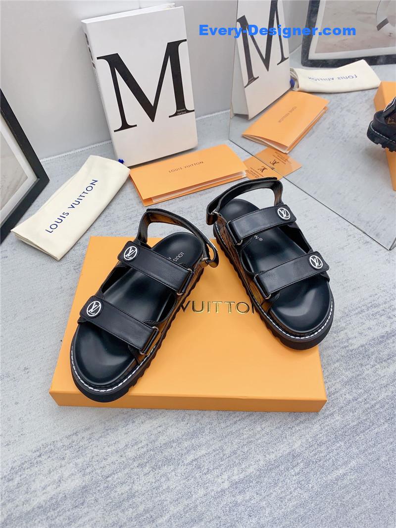 l0vis Vvtt0n lv archlight beach sandals