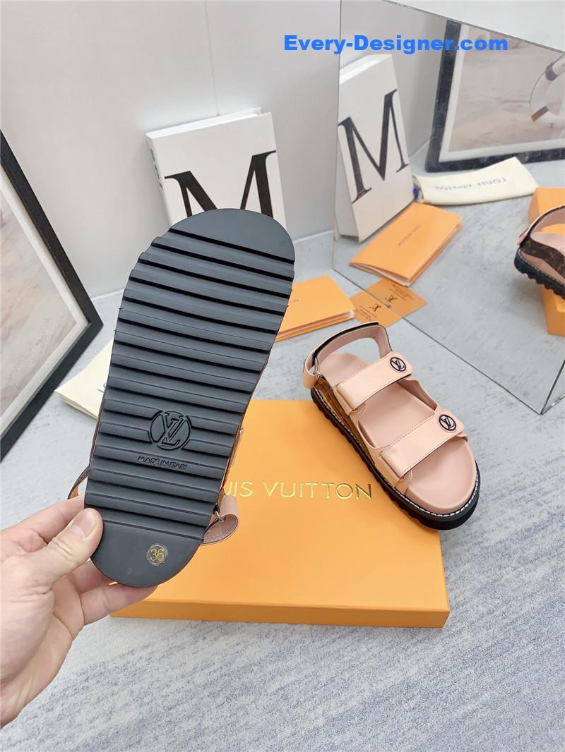 l0vis Vvtt0n lv archlight beach sandals