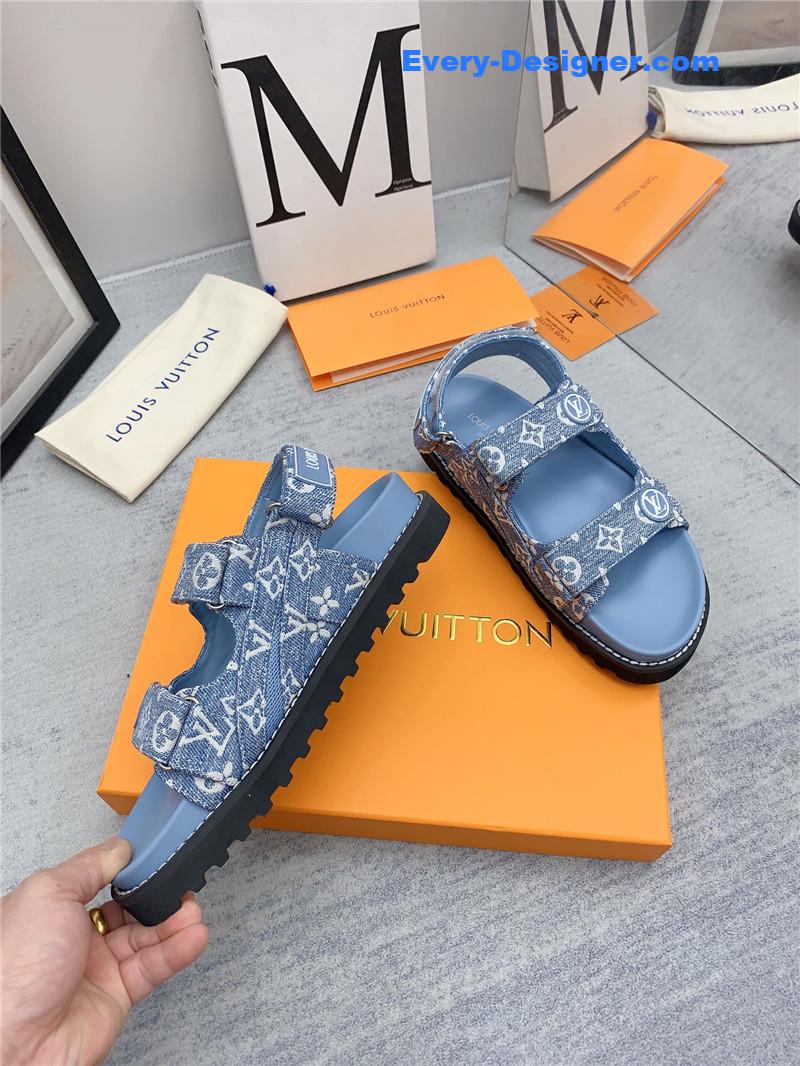 l0vis Vvtt0n blue monogram denim paseo flat sandals