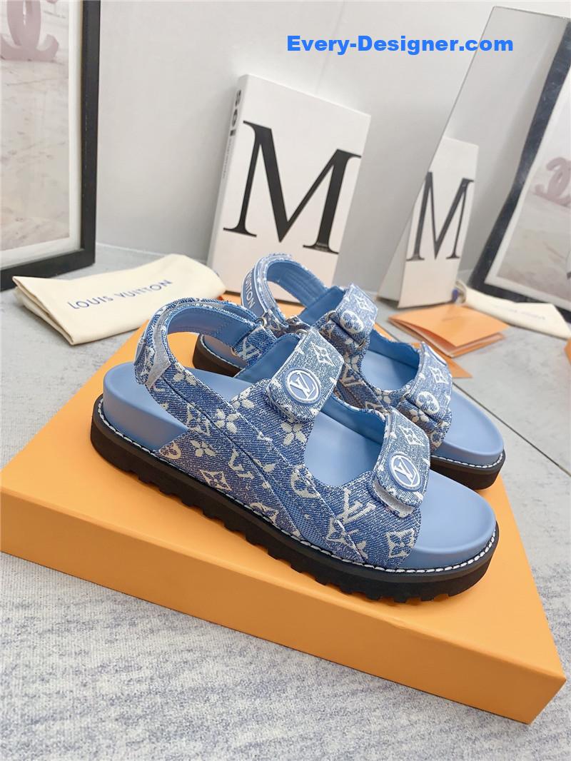 l0vis Vvtt0n blue monogram denim paseo flat sandals