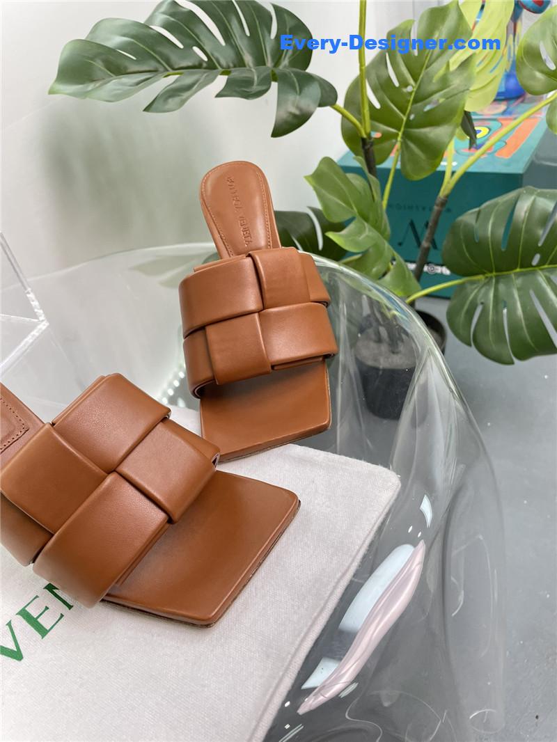 b0tt*ga Ven*ta windmill cube slippers