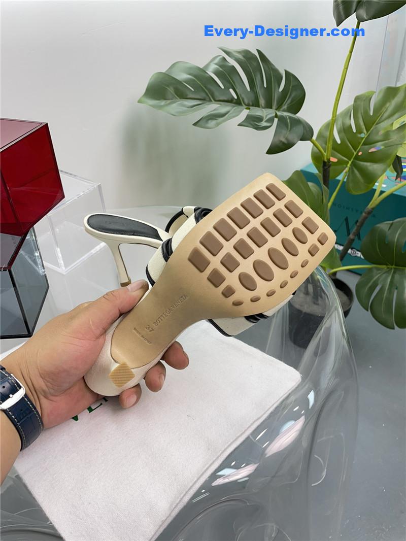 b0tt*ga Ven*ta windmill cube slippers