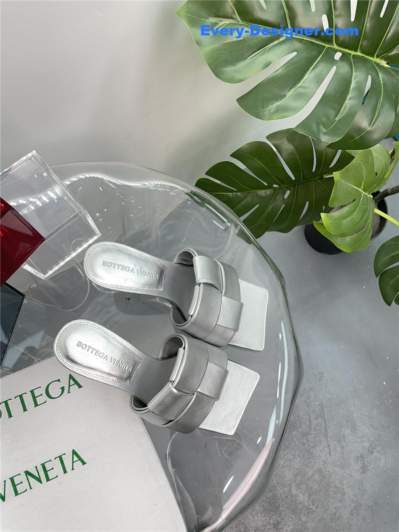 b0tt*ga Ven*ta windmill cube slippers