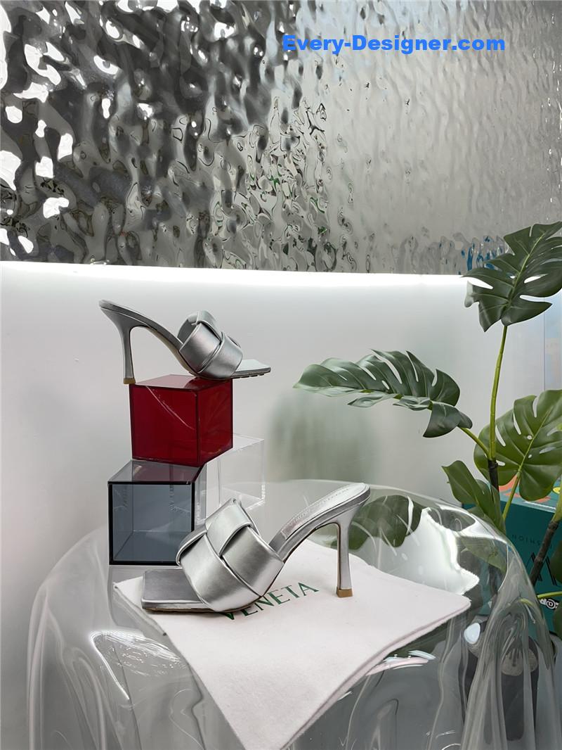 b0tt*ga Ven*ta windmill cube slippers