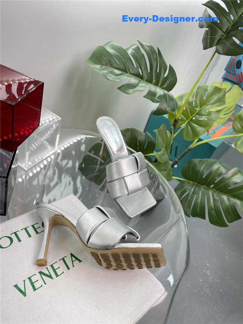 b0tt*ga Ven*ta windmill cube slippers