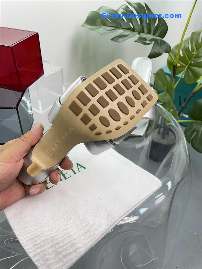 b0tt*ga Ven*ta windmill cube slippers