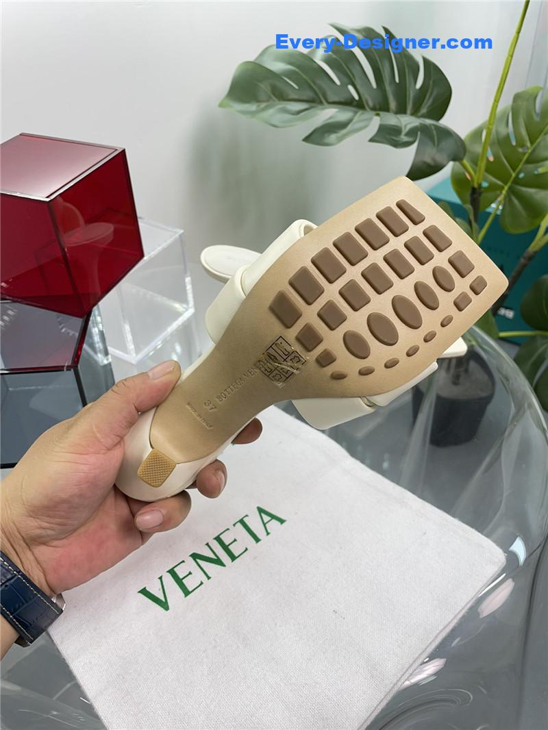 b0tt*ga Ven*ta windmill cube slippers