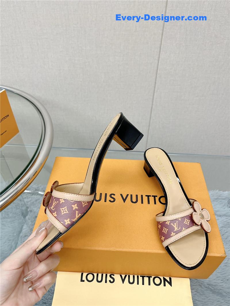 l0vis Vvtt0n lv sunflower slippers