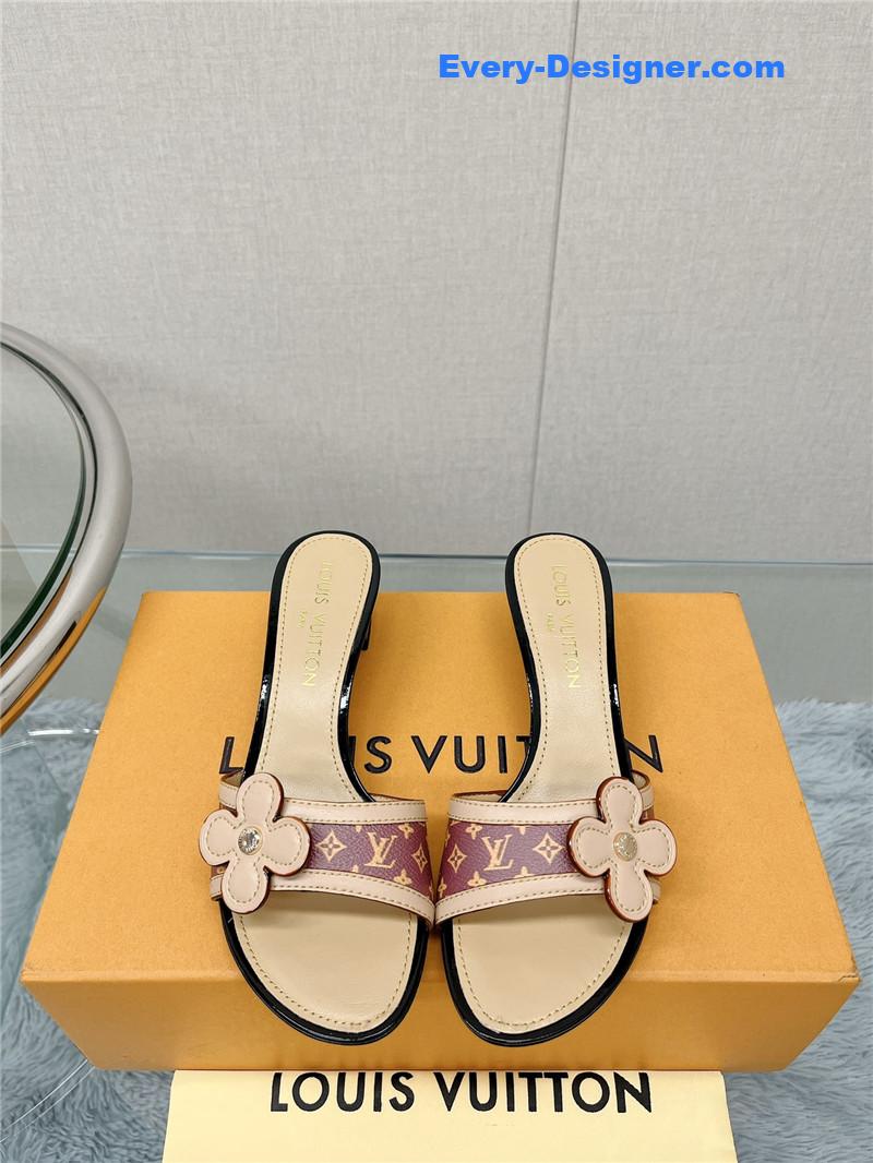 l0vis Vvtt0n lv sunflower slippers