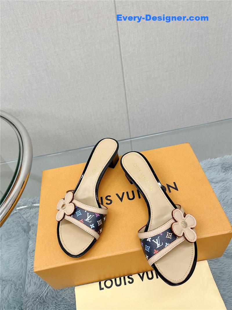 l0vis Vvtt0n lv sunflower slippers