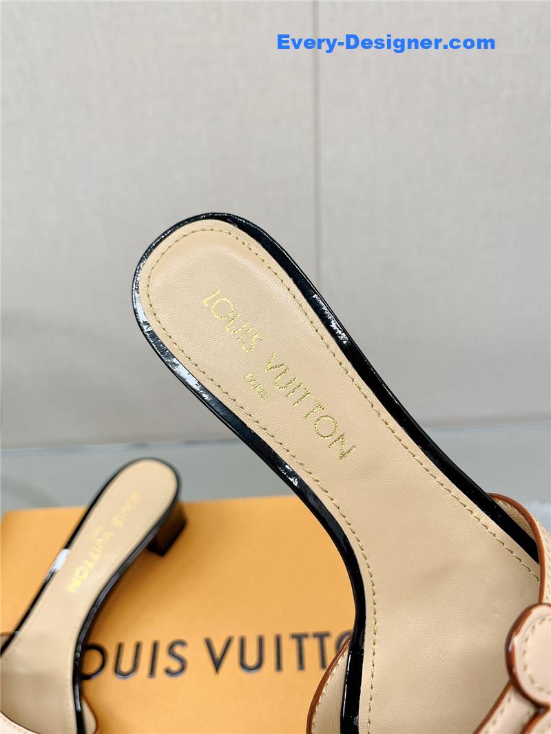 l0vis Vvtt0n lv sunflower slippers