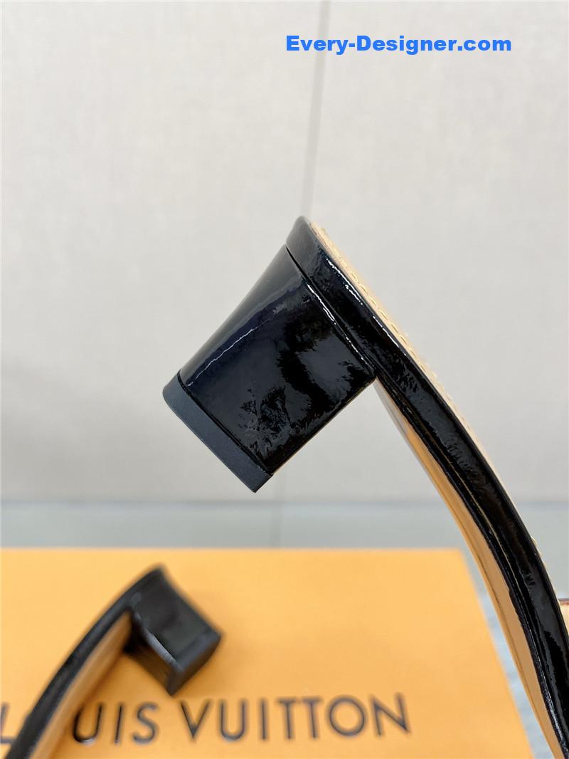 l0vis Vvtt0n lv sunflower slippers