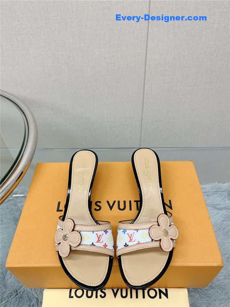 l0vis Vvtt0n lv sunflower slippers