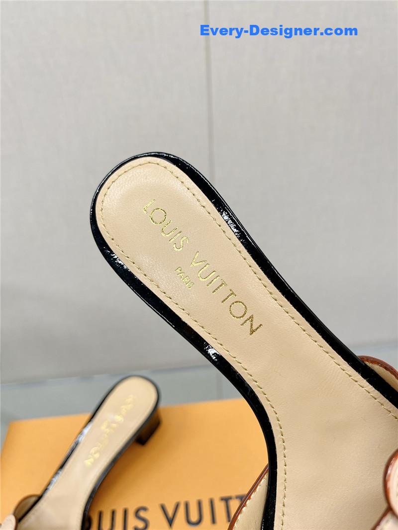 l0vis Vvtt0n lv sunflower slippers