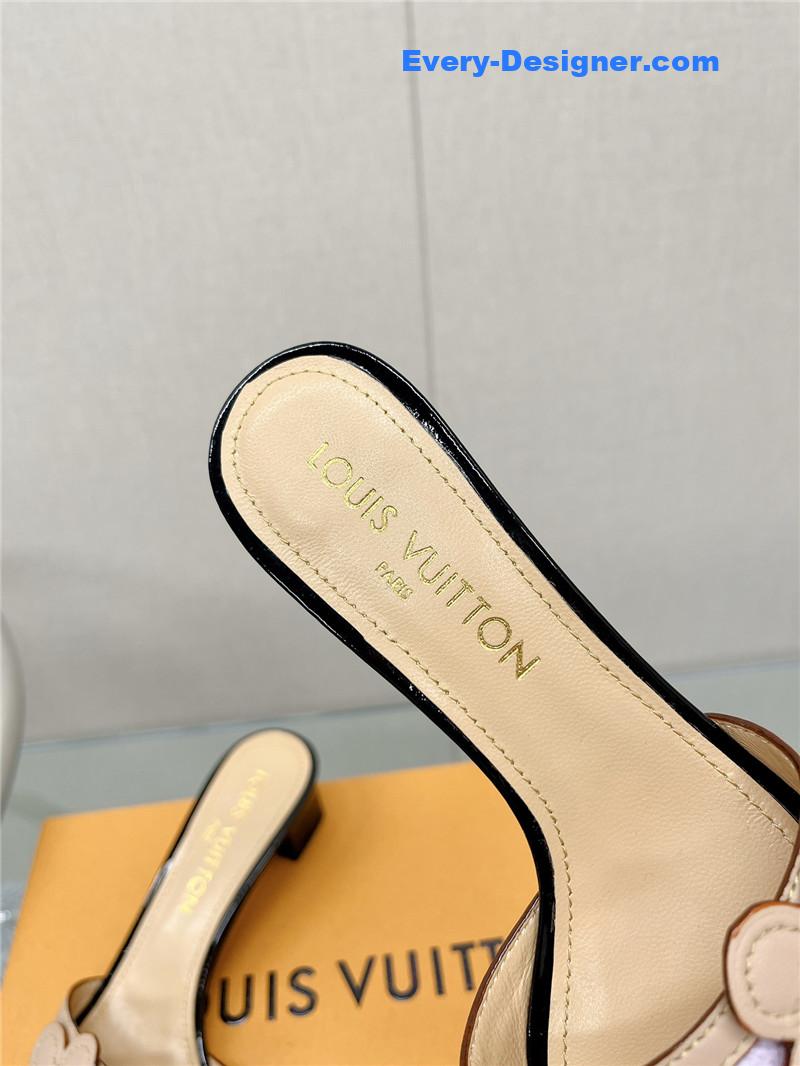 l0vis Vvtt0n lv sunflower slippers