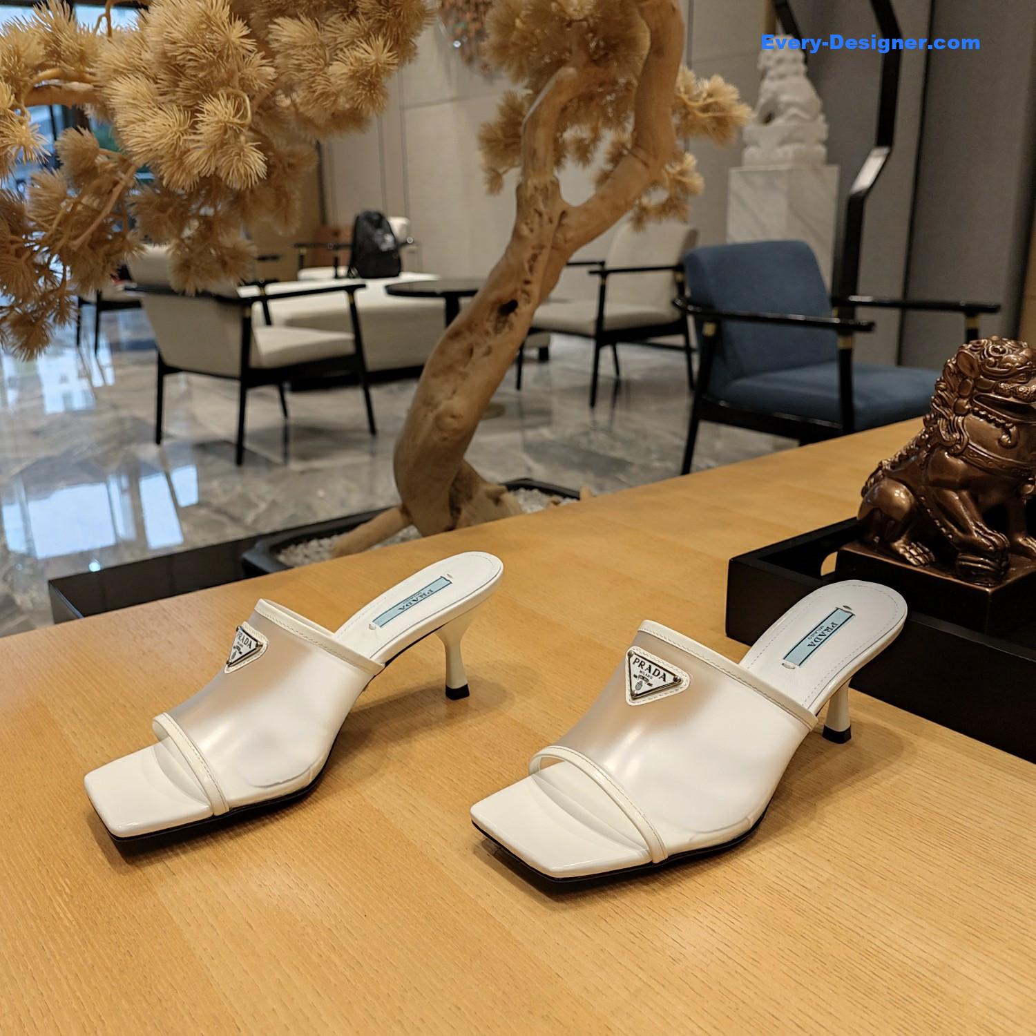 Pra*a metal logo triangle head square sandals