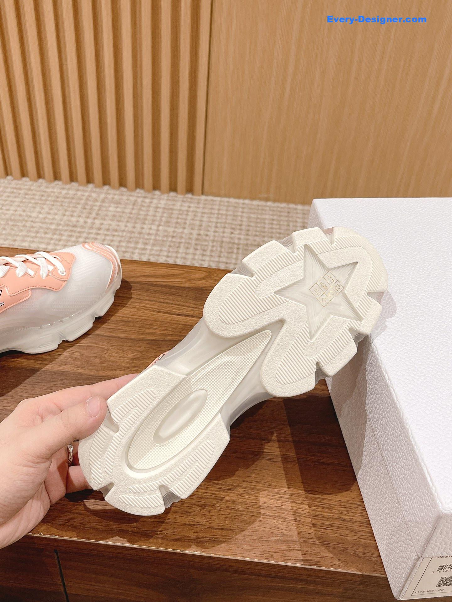 D10r classic running shoes