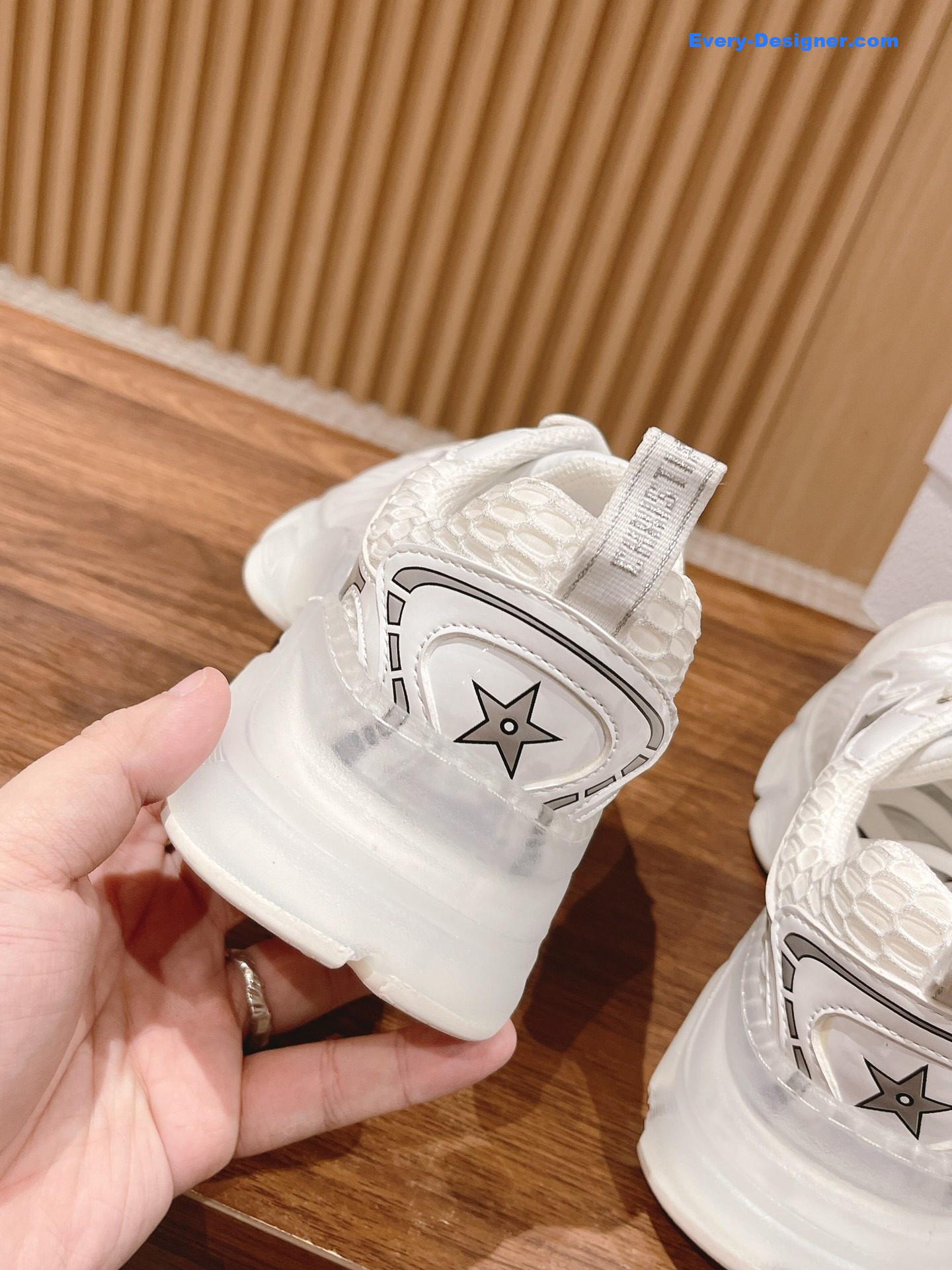 D10r classic running shoes