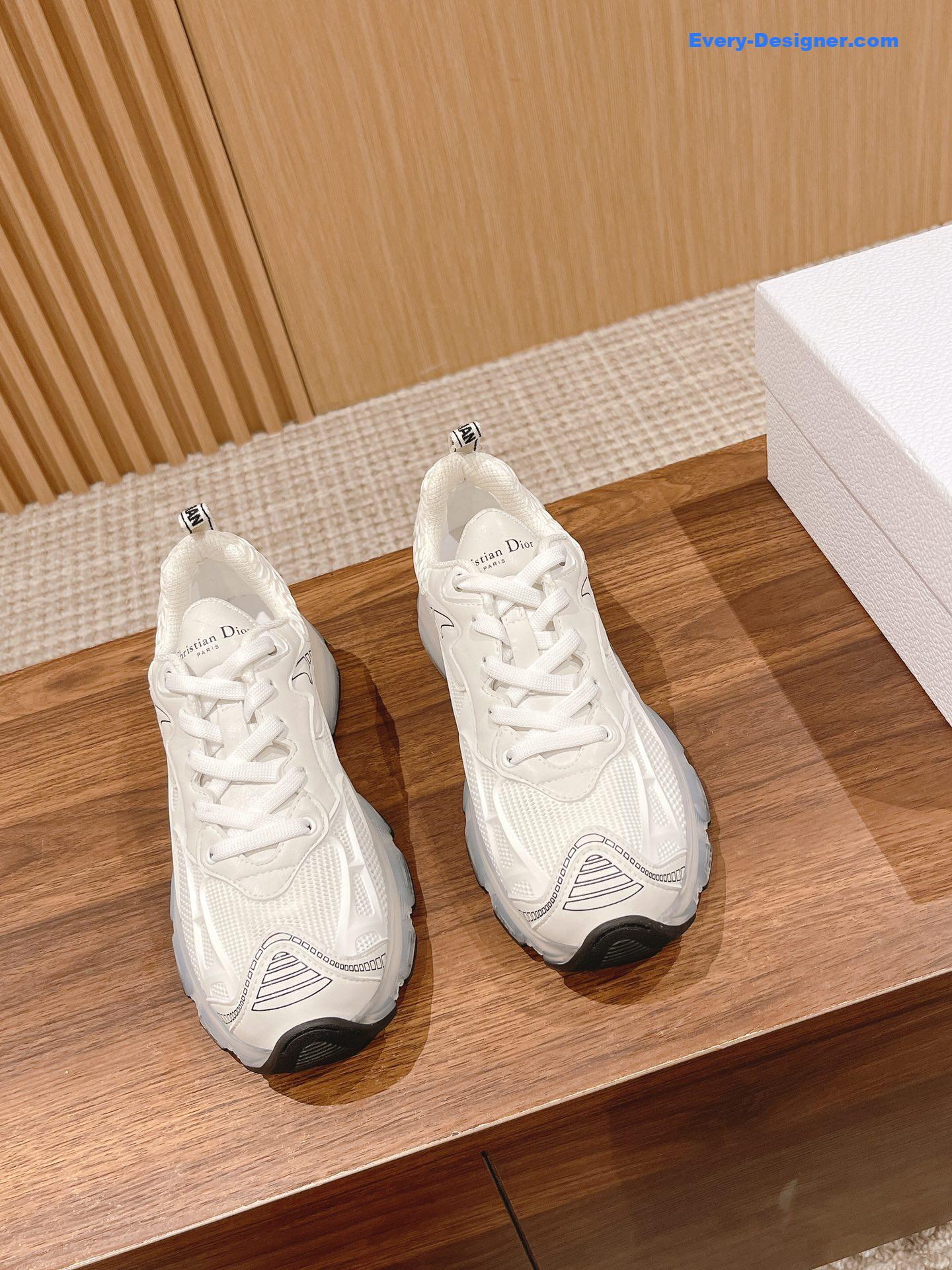 D10r classic running shoes