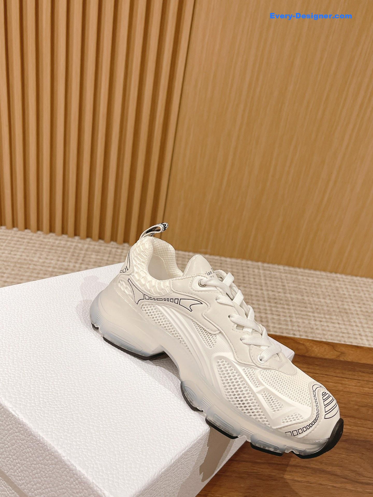 D10r classic running shoes