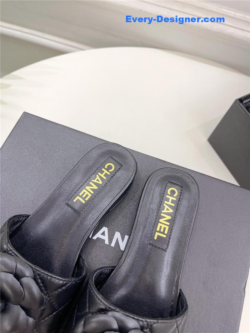 CC counter classic camellia slippers