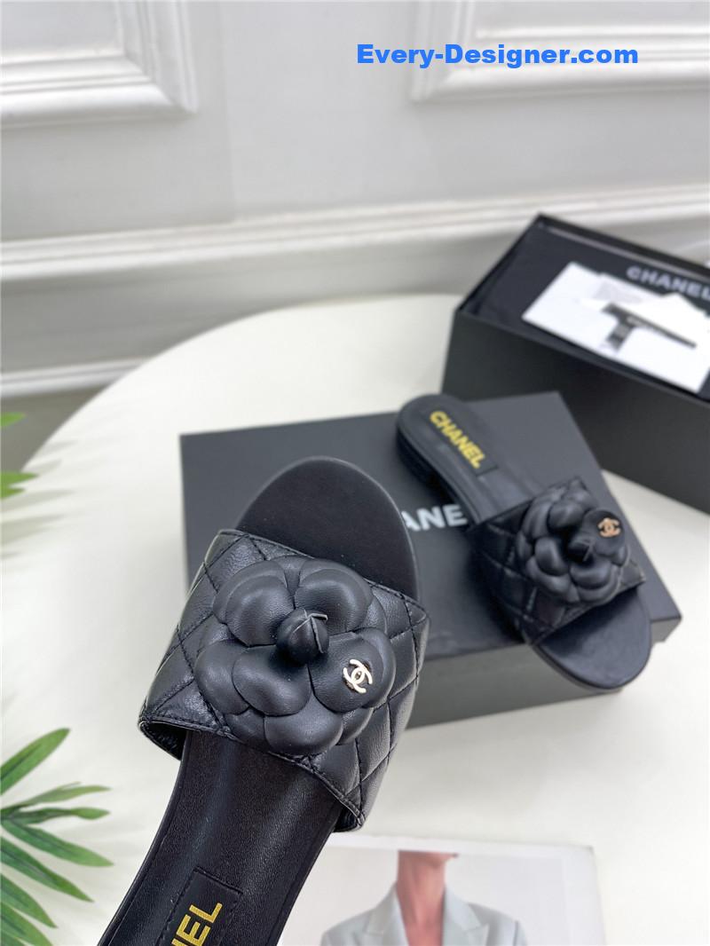 CC counter classic camellia slippers
