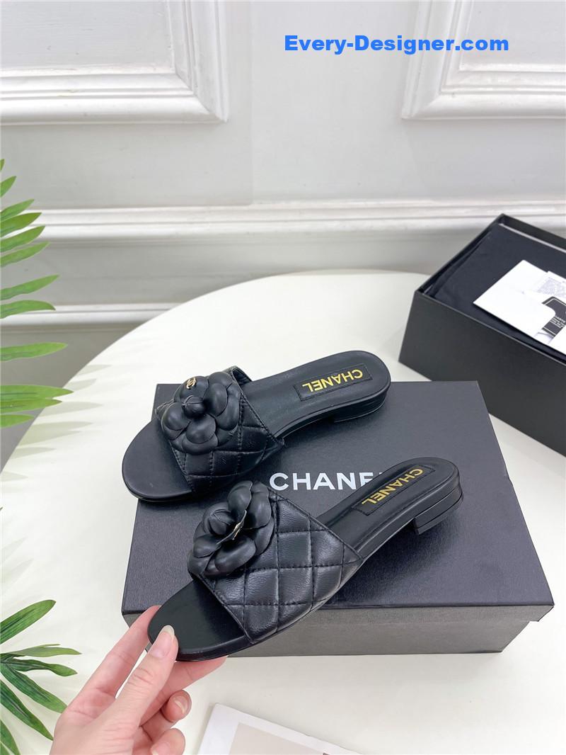 CC counter classic camellia slippers