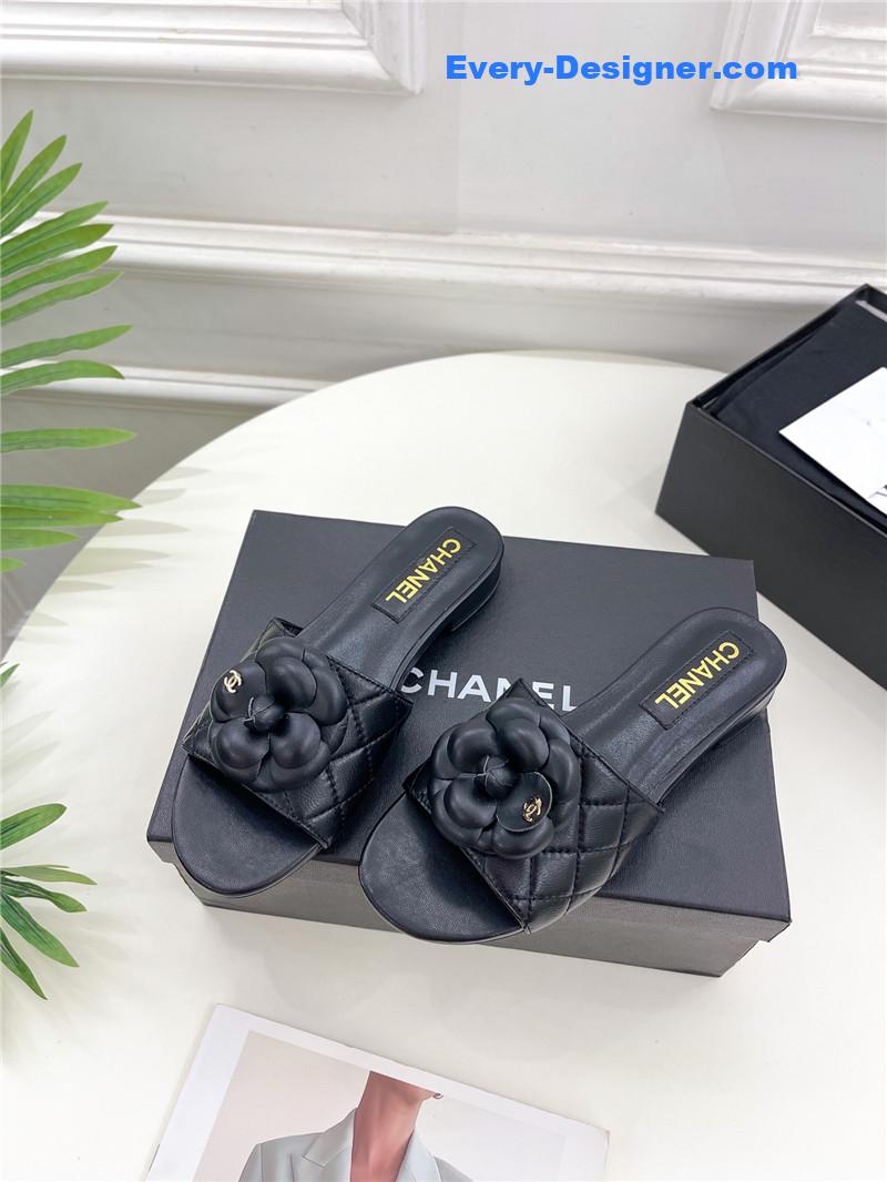 CC counter classic camellia slippers